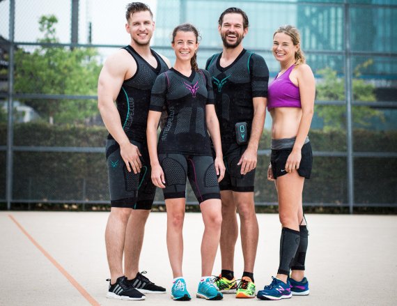 mb-160928-2 Produktpalette_Antelope Antelope provides five products – antelope suit, -wing, -tank top, -shorts and -calf guards which consist of special compression fabrics with integrated electrodes
