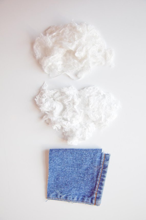 A new recycling process turns cotton and viscose into new textile fibers.