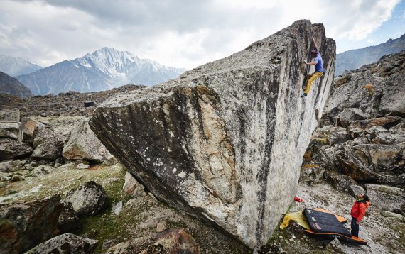 The 8000m high mountains are just the scenery to him – Bernd Zangerl is interested in much smaller climbs.