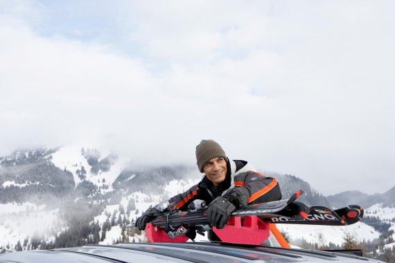 mb-161025-ThinkstockPhotos-200412001-001 Der Transport von Skiern ist kein Problem, will aber geplant sein.