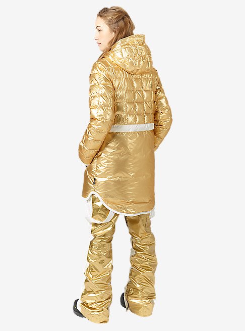 mb-Goldener-Anorack Für Mutige: Der goldene Look fällt mit Sicherheit auf: Das Outfit von Burton und Lamb.