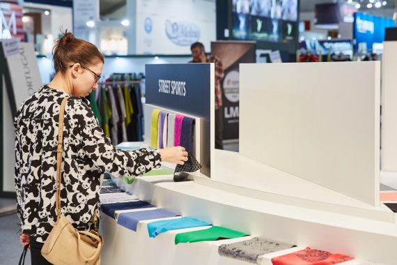 mb-textrendsrgaerhg Eine Auswahl der feinsten Stoffe: ISPO TEXTRENDS auf der ISPO MUNICH 2016.