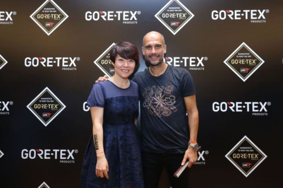 mb-goretextante Catherine Hou with brand ambassador Pep Guardiola, coach for Manchester City, ISPO MUNICH 2016.