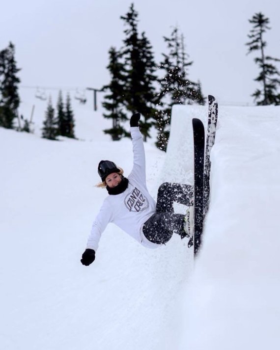 Auch in der Halfpipe zeigt Nina Schlickenrieder ihr Ski-Talent.