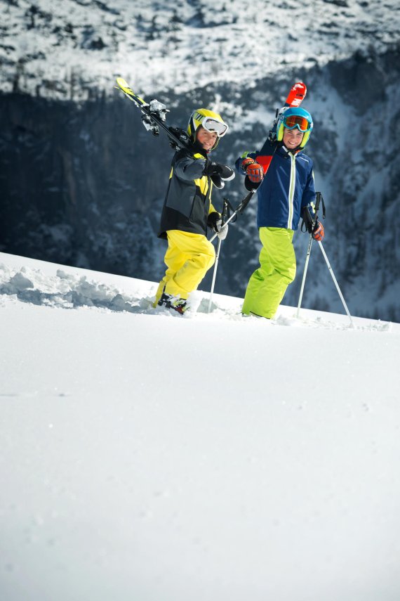 mb-161201-Fischer-Ski-Jungs-Schnee Junge Skifahrer möchten sich auch abseits der Pisten ausleben.