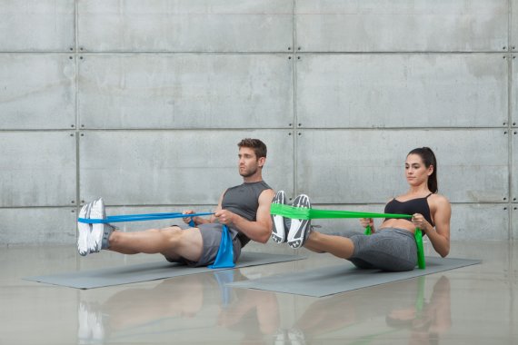 mb-161212-quelle-let-s-bands3400 Handy and effective: With resistance bands, you can train your whole body.