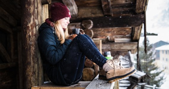 Der multifunktionale Damenschuh ANVIK GTX ist bezüglich Passform, Funktion und Design speziell auf weibliche Bedürfnisse zugeschnitten. 