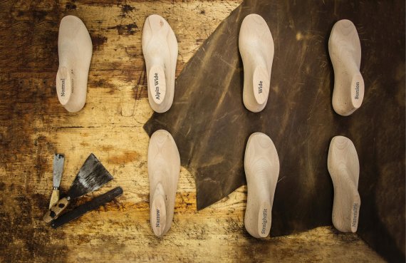 Um für wirklich jeden Wanderer, Alpinisten und Outdoor-Enthusiasten den perfekt passenden Schuh anzubieten, gibt es bei Hanwag außerdem verschiedene Spezialleisten. 