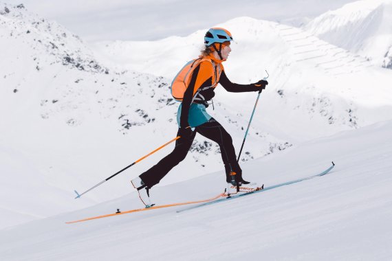 mb-170202-Dynafit_Winter16_17_Race4 Textilien und Equipment hat der Handel auf Frauen ausgerichtet.