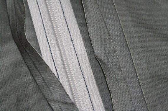 mb-170203-comp A 3 layer_3 A Competitor: After 10 weeks of the jungle test the tapes are peeling of.