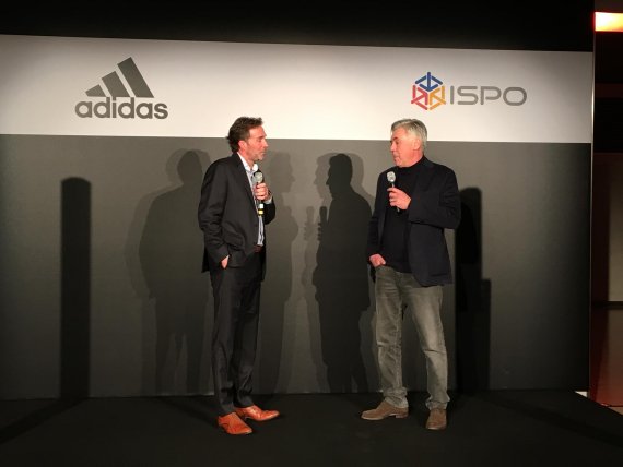 mb-170206-IMG_1251 Carlo Ancelotti (r.) stellt sich entspannt den Fragen auf der ISPO MUNICH.