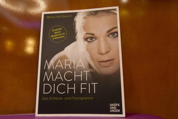 mb-buch-hoefl-riesch Maria Höfl-Riesch's new book is called "Maria macht dich fit" (Maria Makes You Fit)