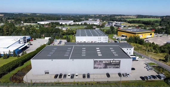 mb-170214-IguanaOutlet Dank großer Lagerflächen hat die Iguana Group alle Waren vorrätig.