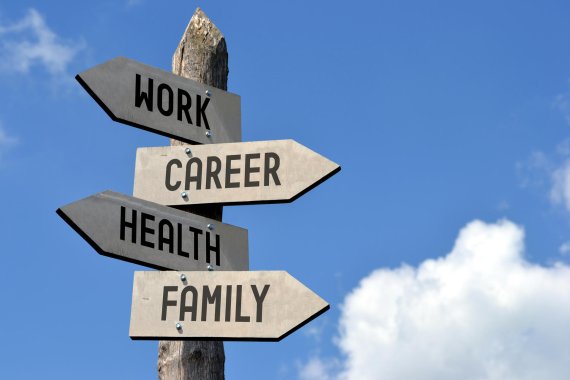 mb-170220-iStock-528715602 Ein wichtiges Zusammenspiel: Wer im Beruf erfolgreich sein will, braucht gute Gesundheit und eine ausgeglichene Work-Life-Balance.