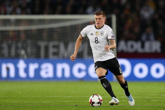 mb-170315-schuhe-toni-kroos Toni Kroos spielt seit April 2014 mit demselben Schuh-Modell von Adidas.