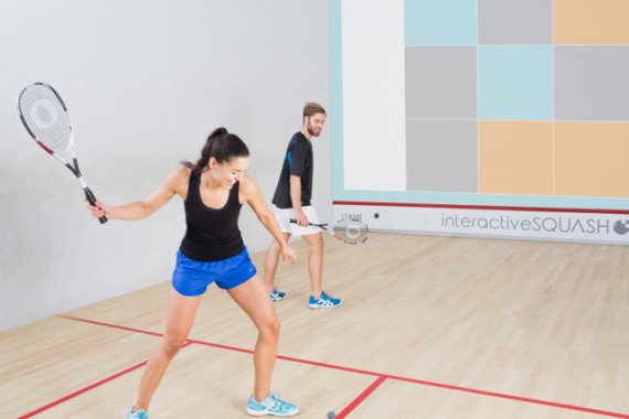 InteractiveSquash lässt sich natürlich auch zu zweit spielen.