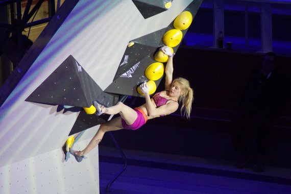 mb-170223-prana-lena-herrmann-haniv-ss16 Lena Herrmann at the HardMoves Boulderleague 2016.