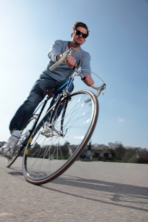 mb-170406-Rennrad-gebraucht-kaufen Mit dem Rennrad in der Stadt unterwegs: In vielen Großstädten sind Rennräder im Trend.