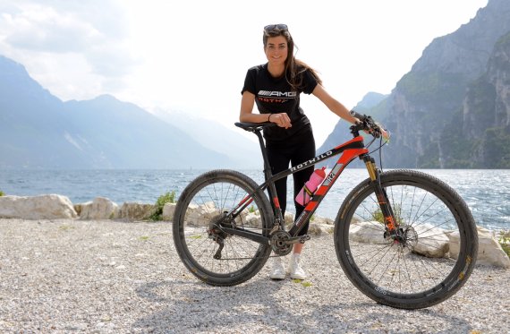 MTB pro Nadine Rieder and her hardtail bike.