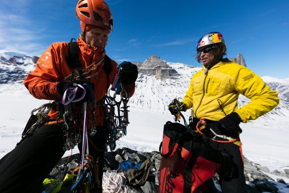 Stefan Glowacz (r.) on his recent expedition: extreme-climbing on Baffin Island with Robert Jasper.