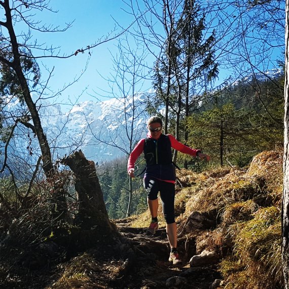 mb-andrealoewaction2 In Running Camps bringt Andrea Löw anderen die Leidenschaft für das Laufen in der Natur näher. Darüber bloggt sie auch auf http://www.runninghappy.de