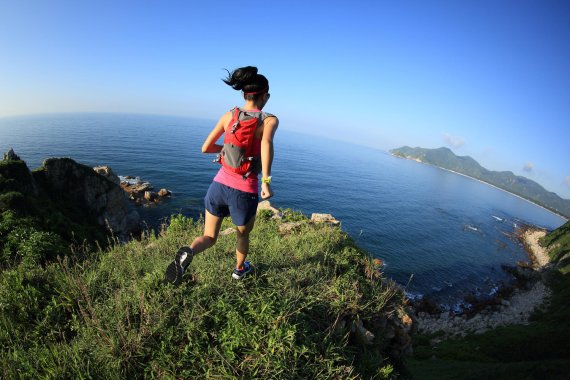 mb-TR1-Freiheit Trailrunning boomt: Es zieht immer mehr Läufer raus in die Natur.