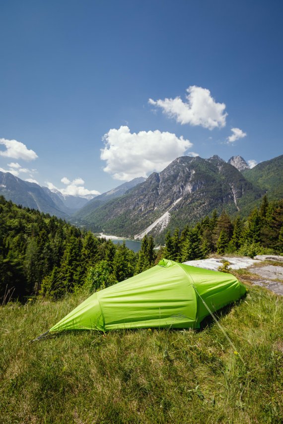 Even on the ground, the flying tent cuts a fine figure.