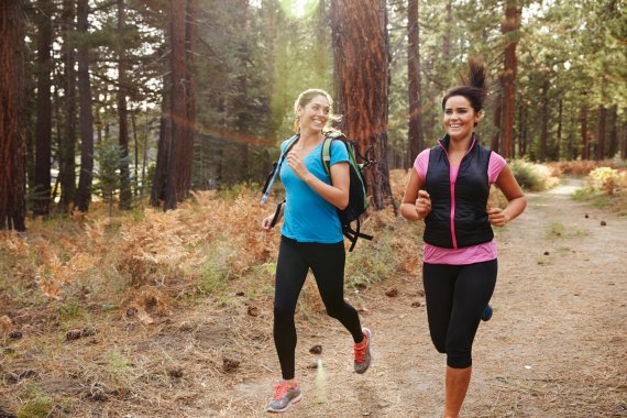 mb-en-tr3-freunde Trail running is not only a sport, but a lifestyle.