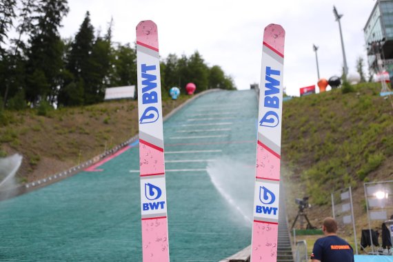 Gut sichtbar im Fokus der Kameras: Die BWT-Ski werden in der neuen Wintersport-Saison öfter zu sehen sein