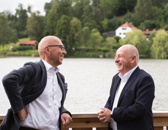 „Sie sehen: Die Wege trennen sich nicht. Es ist ein neuer Abschnitt, eine neue Ära mit neuen Elementen“: Messe-Chef Klaus Dittrich im Gespräch mit Dr. Michael Schineis.