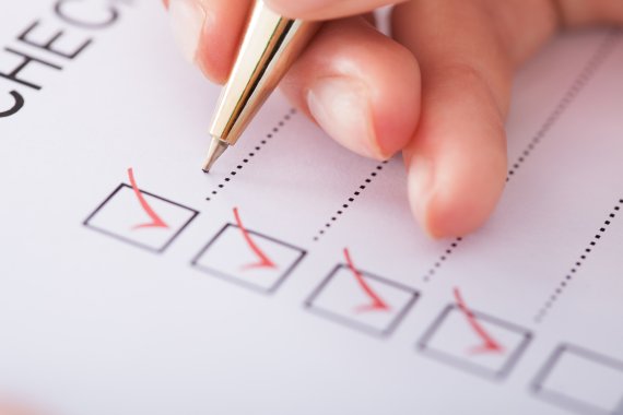 Keep an overview about which steps are necessary for a successful exhibition Someone is adding text to a checklist