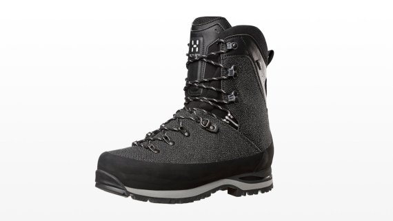 Mountaineering ist getting more popular. Grey trekking shoe.