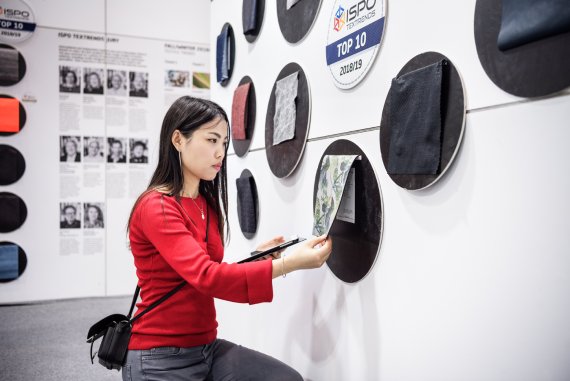 Textrends Woman touching fabric on ISPO Beijing