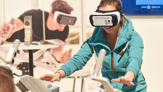 Digitalization in the sports industry. A women wearing virtual reality glasses.