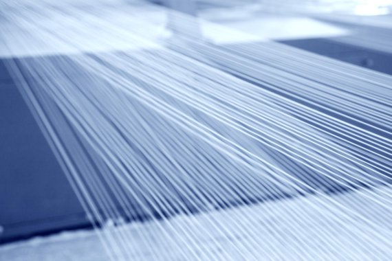 Baumwoll-Textilreste werden gesammelt und zu einem neuen, intelligenten Ecotec-Baumwollgarn gesponnen. Baumwoll-Textilreste werden gesammelt und zu einem neuen, intelligenten Ecotec-Baumwollgarn gesponnen.