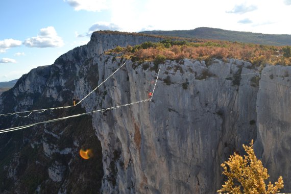 Friedrich „Friedi“ Kühne bei seinem Slackline-Weltrekord in Südfrankreich. Friedrich „Friedi“ Kühne bei seinem Slackline-Weltrekord in Südfrankreich.
