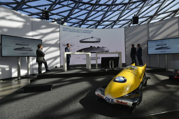 In der BMW Welt in München verkündete der Konzern sein weiteres Wintersport-Engagement. In der BMW Welt in München verkündete der Konzern sein weiteres Wintersport-Engagement.