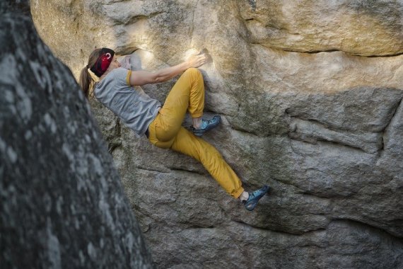 Auch Dank Profis wie Anna Stöhr entfaltet das Bouldern seinen Reiz für eine große Zielgruppe. Auch Dank Profis wie Anna Stöhr entfaltet das Bouldern seinen Reiz für eine große Zielgruppe.