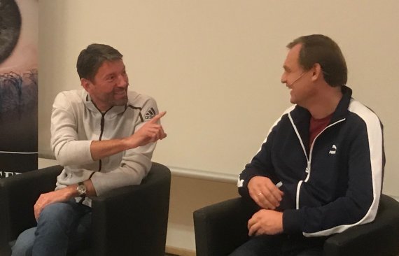 Rivalität zwischen Adidas und Puma? Die CEO Kasper Rorsted (l.) und Björn Gulden verstehen sich prächtig, wie der gemeinsame Auftritt beim NN-Talk zeigt.
