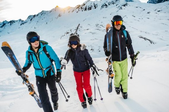 Skiers in Salomon equipment