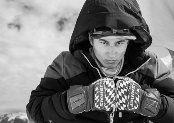Max Burkhart ist seinen Verletzungen nach einem schweren Sturz in Lake Louise erlegen. Max Burkhart ist seinen Verletzungen nach einem schweren Sturz in Lake Louise erlegen.