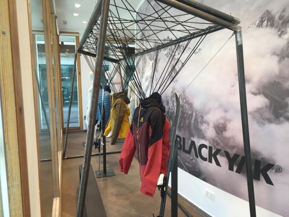 Quelle: Blackyak Blackyak-Jacken im Schaufenster