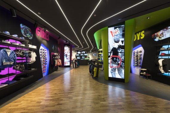 The sports shoe store Just Play in Verona was created in collaboration with Nike.