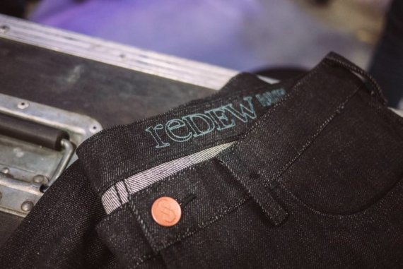 Recycling von Jeans-Knopf aus Kupfer von Metalbottoni für redEW8 Recycling von Jeans-Knöpfen aus Kupfer von Metalbottoni für redEW8