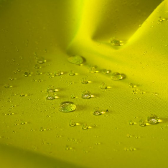 Recycling-Polyester mit Sympatex-Recyclingmembran aus der Inspire-Gewebegruppe von Schoeller Textile Recycling-Polyester mit Sympatex-Recyclingmembran aus der Inspire-Gewebegruppe von Schoeller Textile