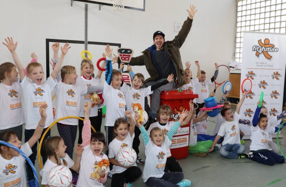 Felix Neureuther, hier in Penzberg, macht Kinder "fit4future".