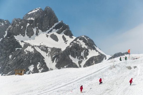 Skiing in China is still booming - although not as strong as in the previous year. Skiing in China is still booming - although not as strong as in the previous year.