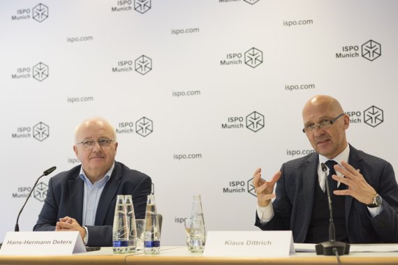 Hans-Hermann Deter, Geschäftsführer von Sport 2000 (links) und Klaus Dittrich, Vorsitzender der Geschäftsführung der Messe München GmbH