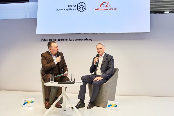 Karl Wehner (rechts) ist Managing Director von Alibaba für DACH, Osteuropa und die Türkei. Karl Wehner (rechts) ist Managing Director von Alibaba für DACH, Osteuropa und die Türkei.