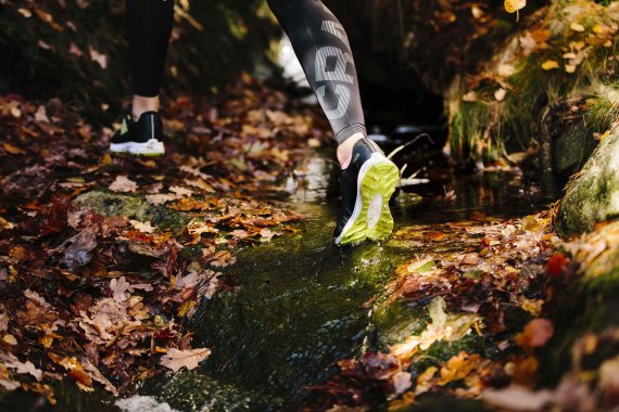 The RB9X® rubber compound is the sole solution for demanding trails, wet rocks and slippery roads. The non-slip rubber makes no compromises when it comes to durability, but complies with the recommended standard for asphalt shoes.